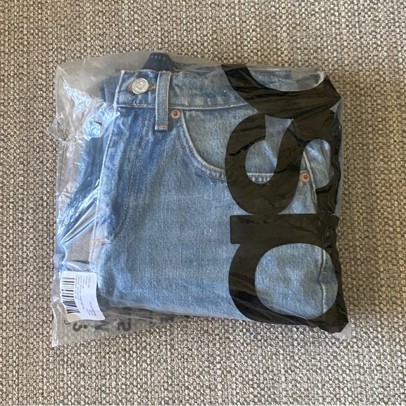 ASOS Petite High Waisted Light Wash Mom Jeans with Rips. Size 23. NWT. - Picture 12 of 12